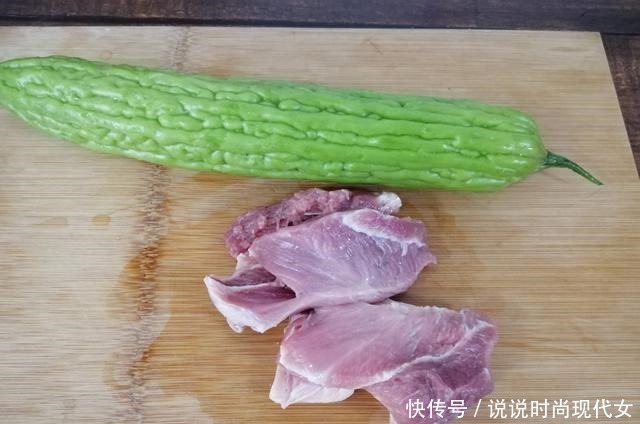 夏天最该吃的，不是黄瓜而是它，清热解暑，清心明目，全家爱吃！