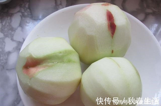 桃羹|这水果遇到别手软，2块钱一斤，多买点囤起来，以后就越来越少了