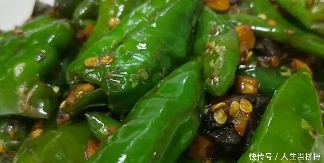 这个下饭菜喜欢的不得了,2元钱一大盘,爱吃辣的一定别错过!