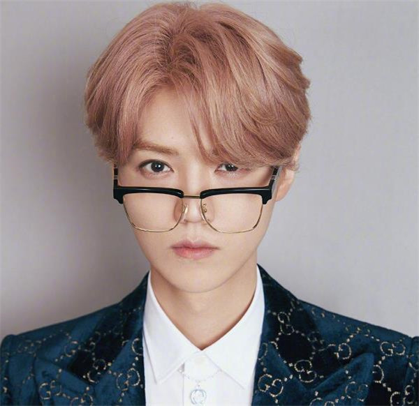 代替吴京甩开王一博,他成亚太最帅面孔榜首,实至名归还是黑幕