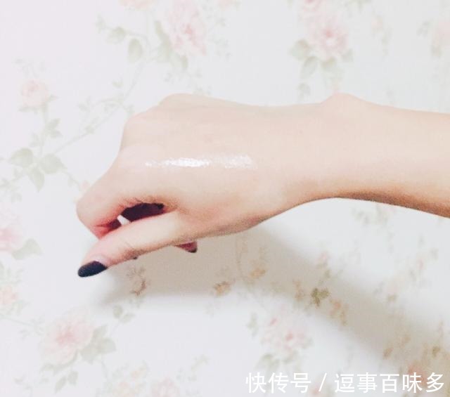 妆容 上“粉底”时需注意3个细节,不仅妆效自然,还“持妆”不易暗沉!