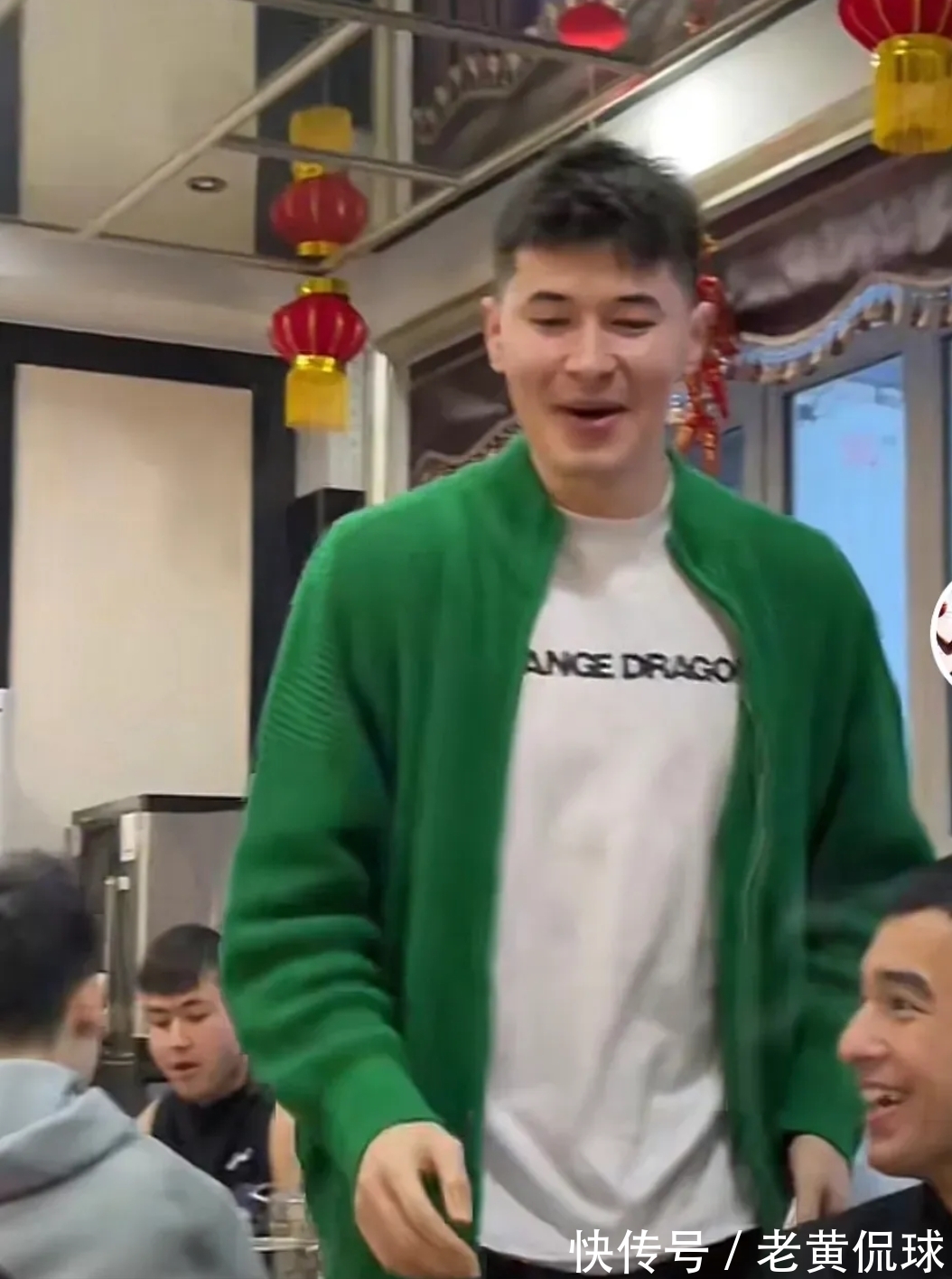 沙拉木|套路?新疆男篮举办内部联谊会,齐麟和沙拉木分别抽中“大奖”