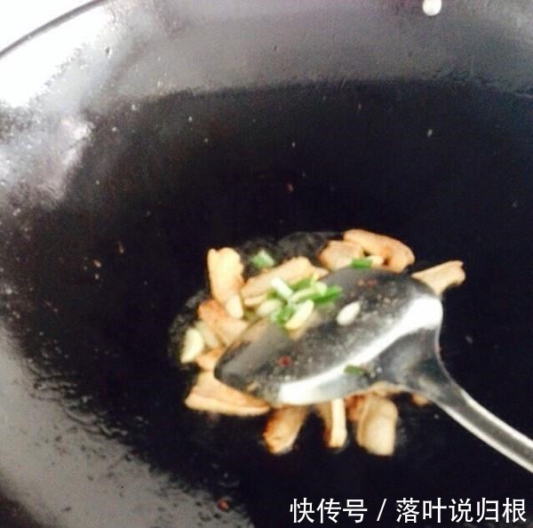 莴笋片|失眠多吃这个菜,健脑安神,一觉睡到天亮,黑眼圈也消失啦