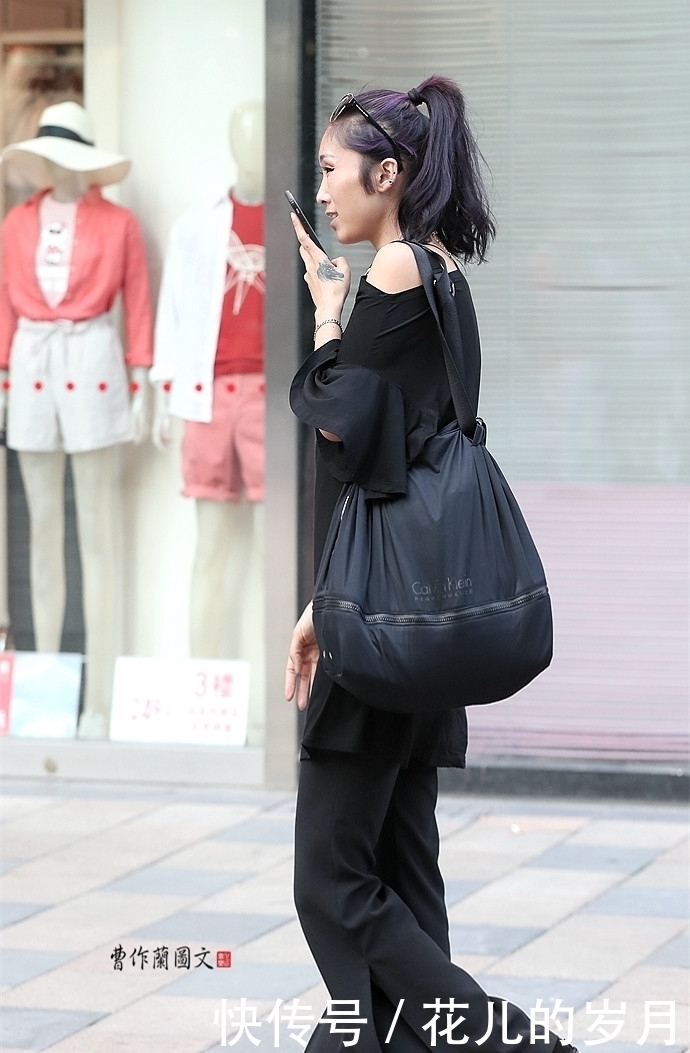 这种裤子被称为“行走的拖把”,可是有人喜欢裤子扫地的感觉