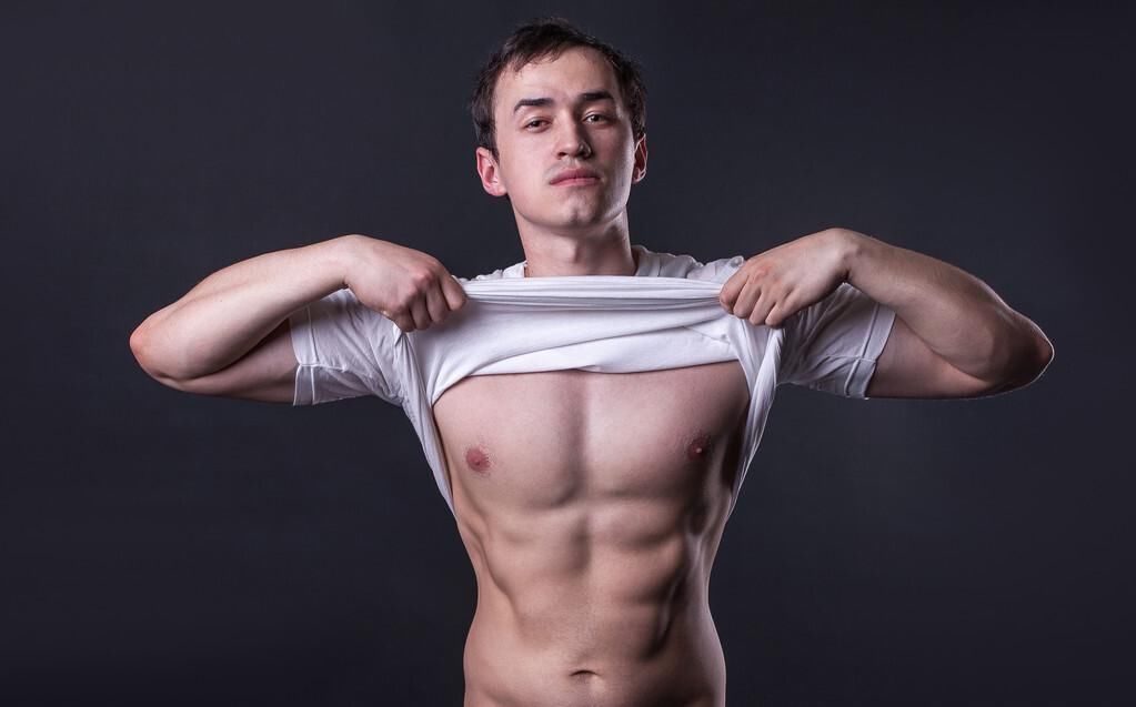 优质蛋白|想成为一位肌肉型男，你需要怎么做？从吃、睡、练三个方面入手