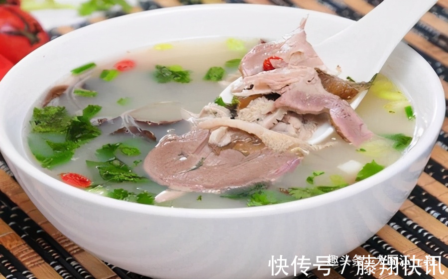 羊肉汤|炖羊肉可别想得多么复杂！只需2种香料，羊肉不膻也不腥，真香