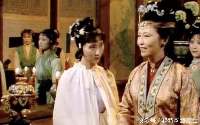 流露出|黛玉入贾府时的人物介绍,流露出礼教的悲哀:人过中年,已无自己