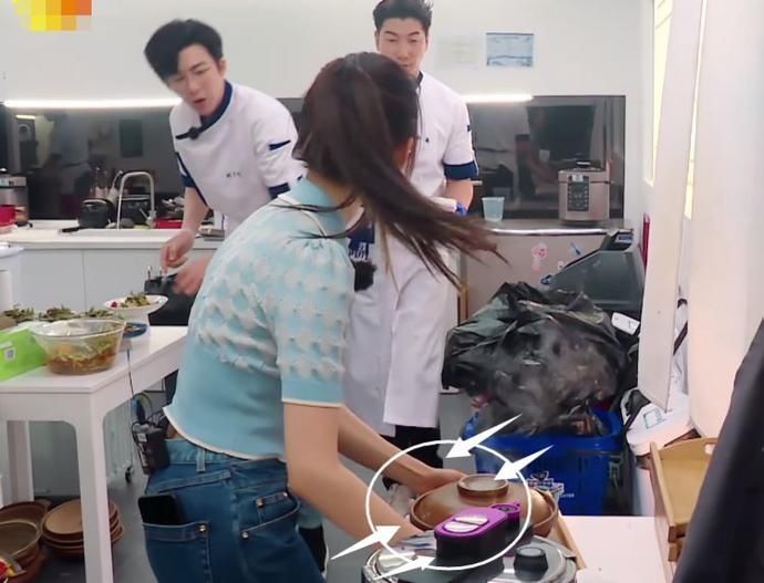 中餐厅|杨超越端起砂锅准备上菜,刘宇宁发现却立马阻止,随后做法太圈粉