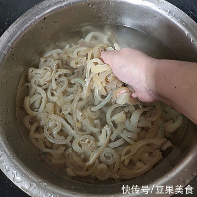 料酒|早晨来一碗水晶肉皮冻，大人小孩都爱吃