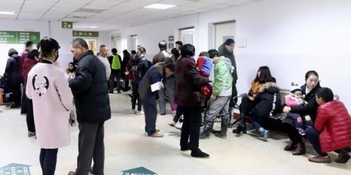 儿科医生|排队3小时看病5分钟?孩子高烧39度,宝妈一个举动惹怒众人