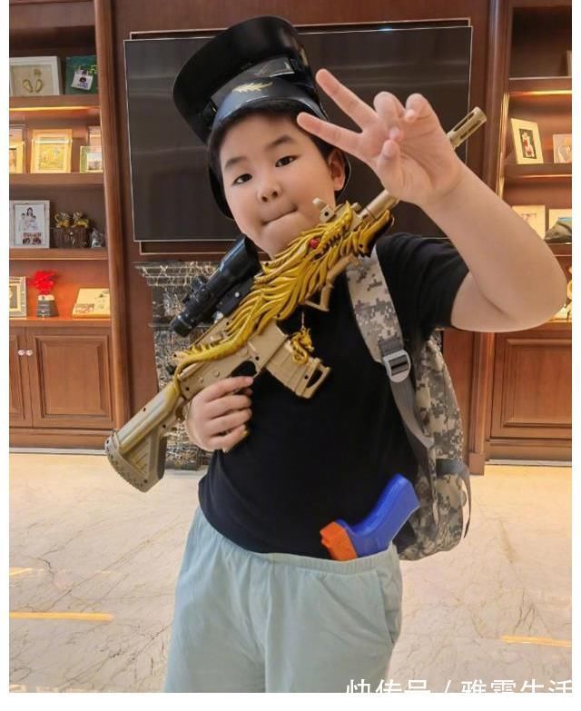 胡可|沙溢曬二兒子小魚兒 胖嘟嘟極可愛 粉絲:公公好好培養(yǎng)以后他娶我