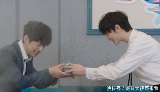 丁程鑫入驻快本,第一个任务就被下马威,丁儿脸色煞白想马上回家