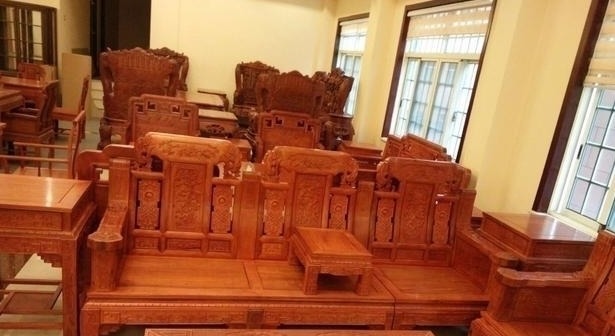 便宜货|花十几万买套红木家具,里面却用红砖填充的商家却问谁让你拆开的