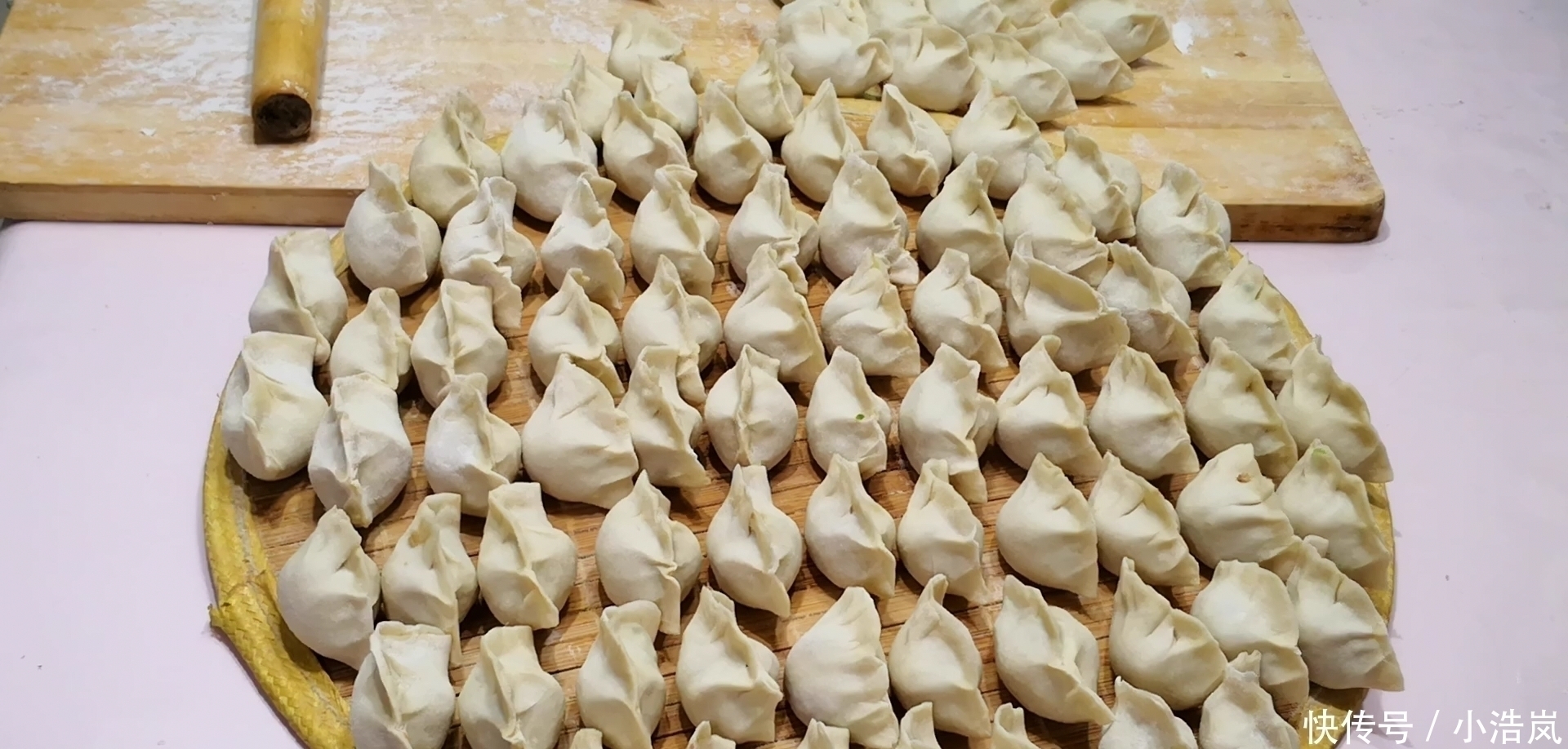 吃饺子|饺子包好后,直接放冰箱就“废了”,教你一招,饺子不粘连不开裂