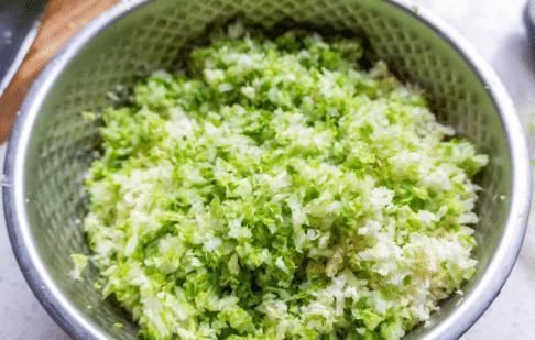 搅拌均匀|白菜馅饺子，给白菜焯水大错特错！学会这种做法，饺子鲜嫩十足！