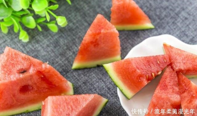 以夏日为题,请你写一首诗词