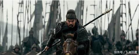 发现|一场大水冲走了土冢上的土,人们发现了一座庞大墓穴,验证了传说!