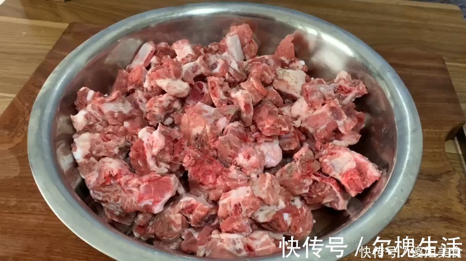 排骨|炖排骨时,有人先焯水,有人直接炖,全都不对,大厨:教正确做法