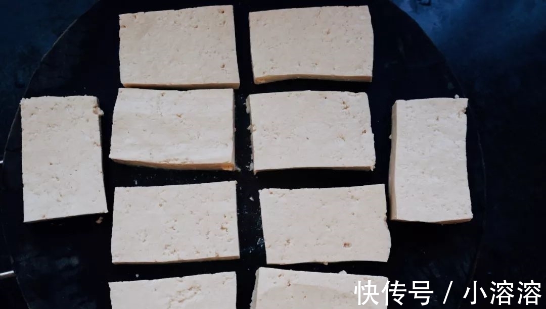酸甜汁|做豆腐时多加一个鸡蛋,外皮酥脆,酸甜可口,家里人都喜欢吃!