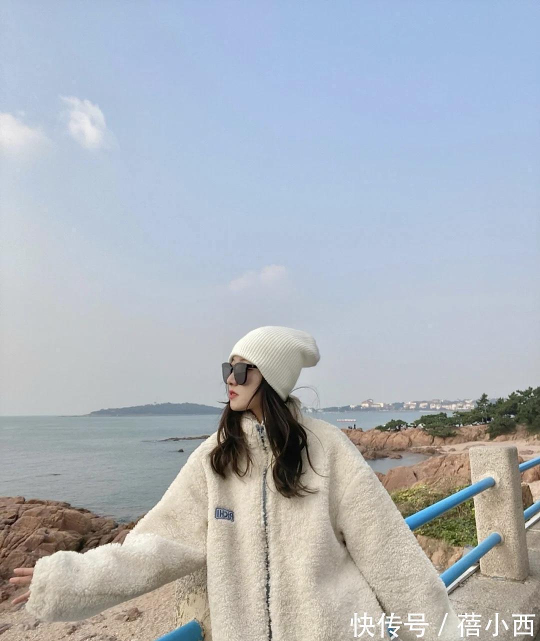 五分裤|冬季赶时髦就穿“羊羔毛外套”,温暖又时髦,配裤子、裙子都好看