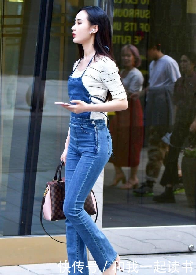 a6476|时尚辣妈真精致!穿绑带式背带裤,彰显老阿姨的少女心