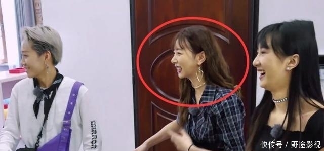 周洁琼孔雪儿早期同框,颜值差距太明显,终于明白前者为何那么火
