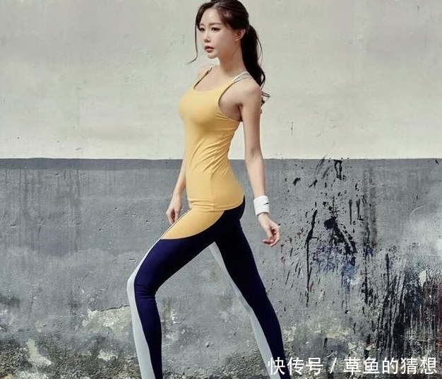 曼妙|街拍美女:阳光朝气的打底裤美女,曼妙身材,靓丽出众!