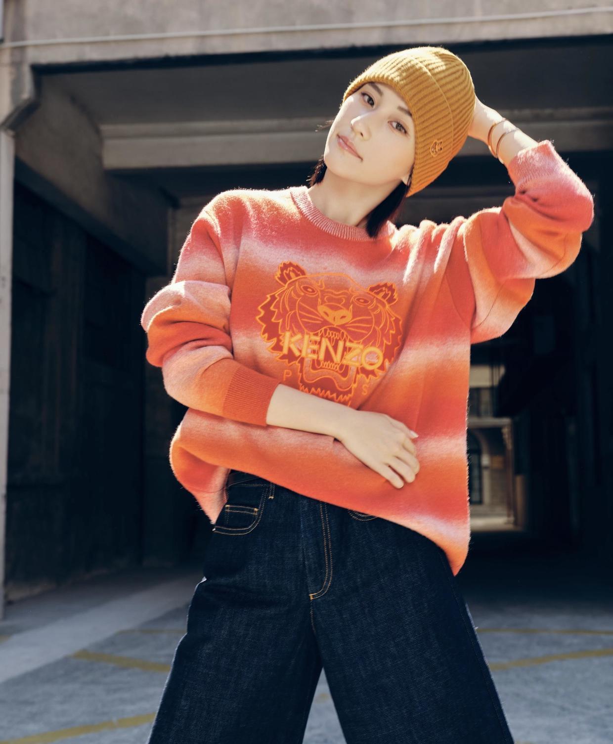 名媛|何超莲不愧是名媛,穿一袭白色流苏裙优雅如天鹅,太有千金气质