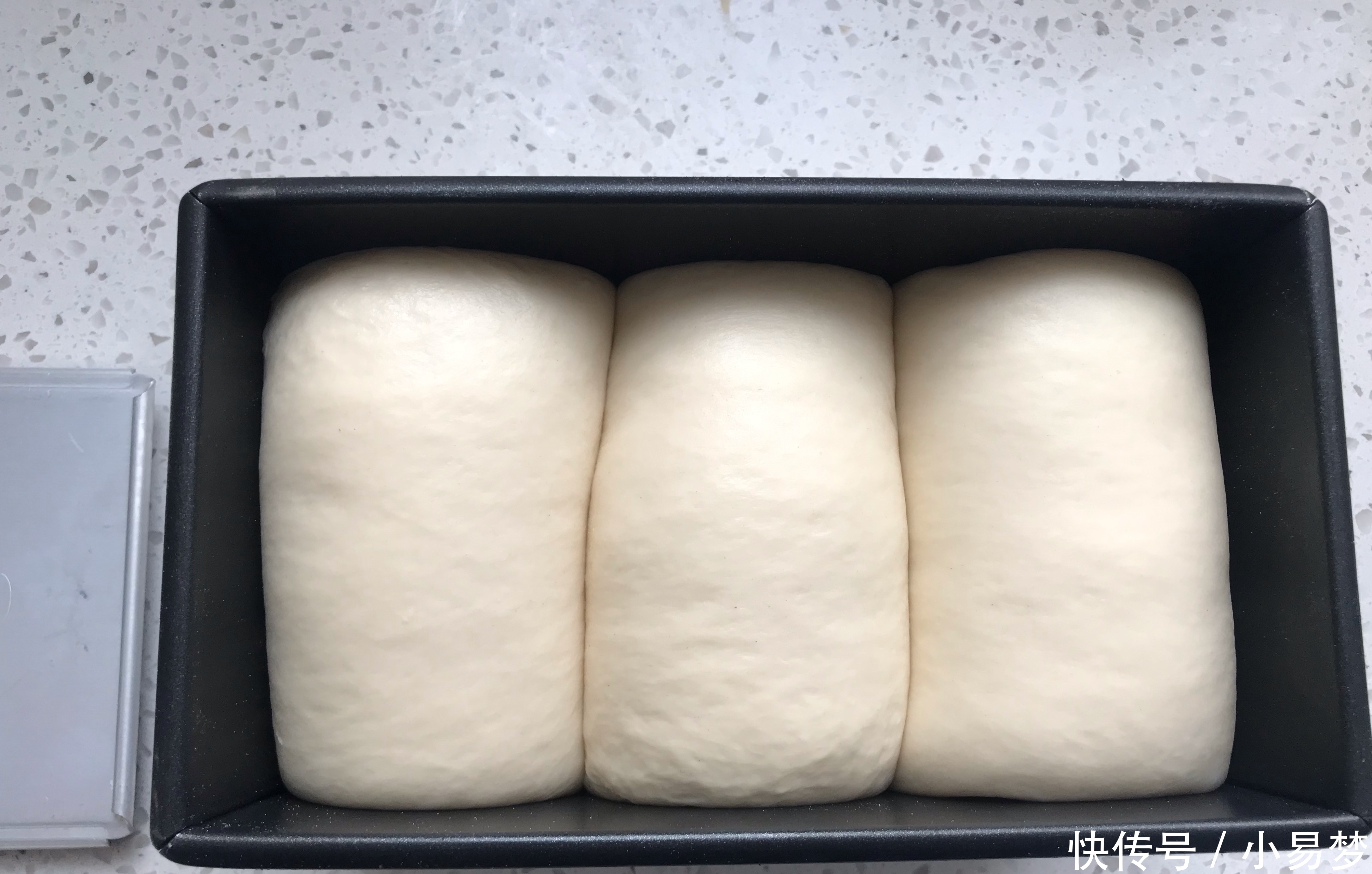 面粉别再蒸馒头了做成它,细腻柔软又拉丝,比馒头筋道比包子香