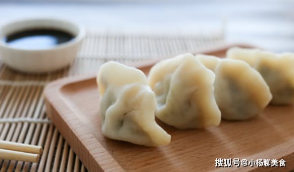 沸水|煮饺子时，沸水不能直接下锅，多加一步，饺子好吃不破皮