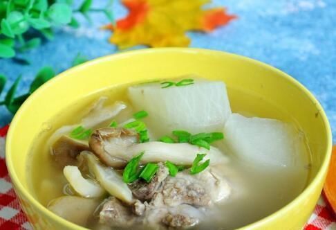 女性不想早衰，不妨吃以下食物，延缓衰老，清理血管，越活越年轻