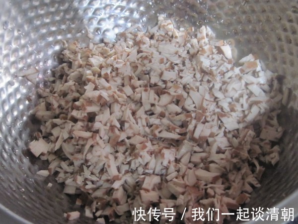 此种素馅饺子,孩子吃了,个头猛,女人吃了,脸色红润皮肤好