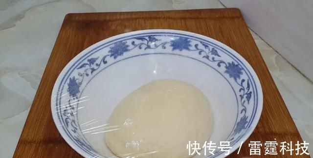早餐别烙饼吃包子了，教你新吃法，香酥又松软，比面包烧饼还好吃