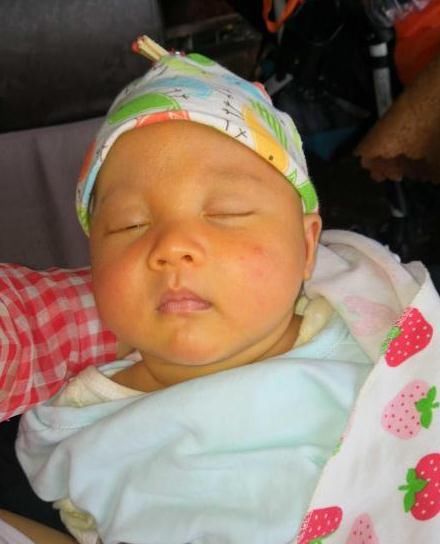 嫌弃|“黑脸宝宝”被亲妈嫌弃，护士却夸好看，2个月后高颜值逆袭