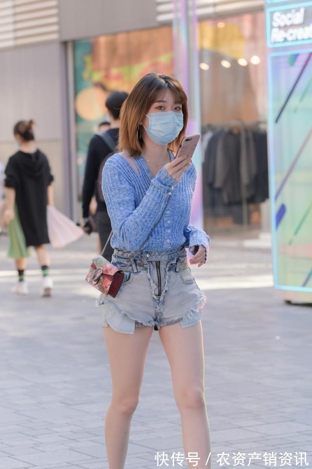 穿搭 活泼减龄的瑜伽裤塑造出时尚新颖的穿搭,拉伸身材曲线,时髦得体!