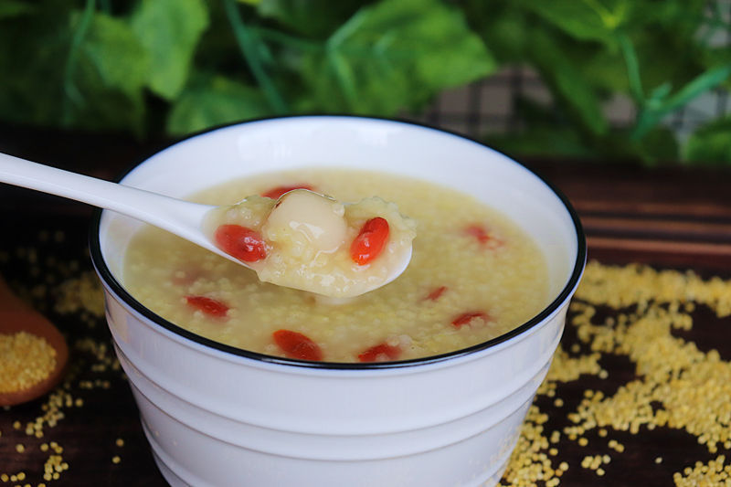 食材|煮小米粥时,多加这2种食材,浓稠香滑,清香味美,最适合秋天吃