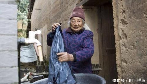 长寿|过了60岁，要想被长寿青睐，必须戒掉这件事，不是烟酒也不是熬夜