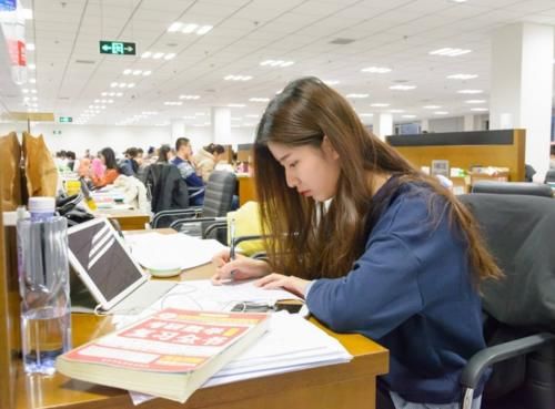 学生|考研时，为何普通学生钟爱名牌大学，而985学生却钟爱普通大学