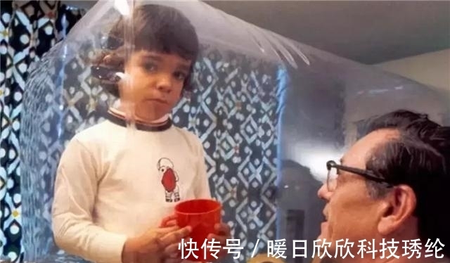 隔离罩|“泡泡男孩”:12岁才走出隔离罩,在死亡前第一次触摸到了妈妈