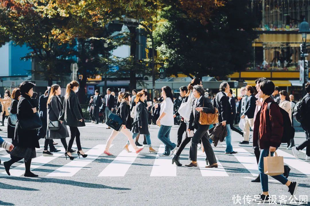 中产|超市求生：用「会员」傍上中产