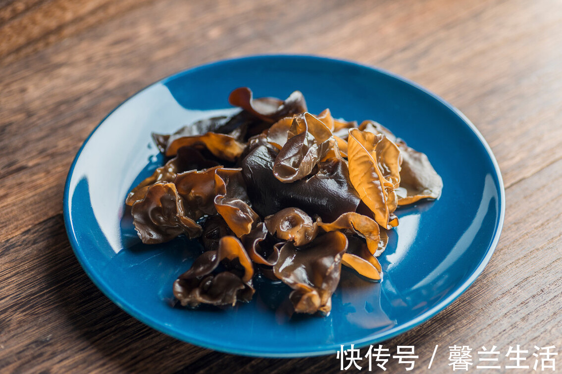 小苏打|泡发木耳，不要再用冷水了，大厨教你一招，泡发速度快，还很干净