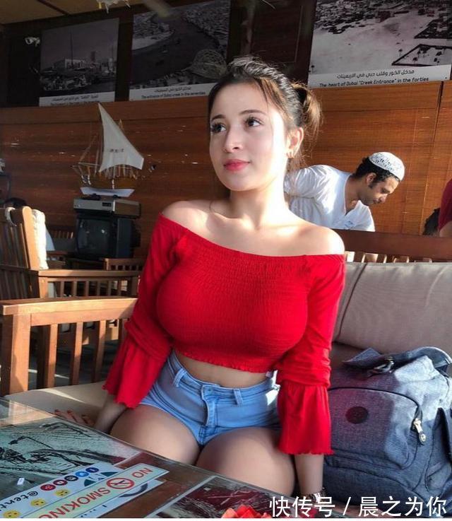 菲律宾混血超模,甜美脸蛋加上完美上围,简直是女神级的宅男杀手