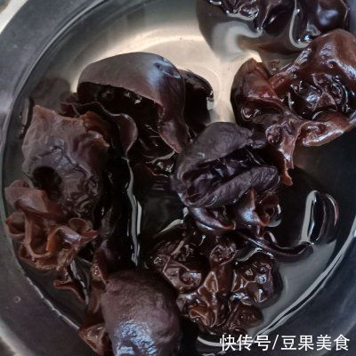 暖冬这道荠菜肉大包子，暖胃暖身又暖心