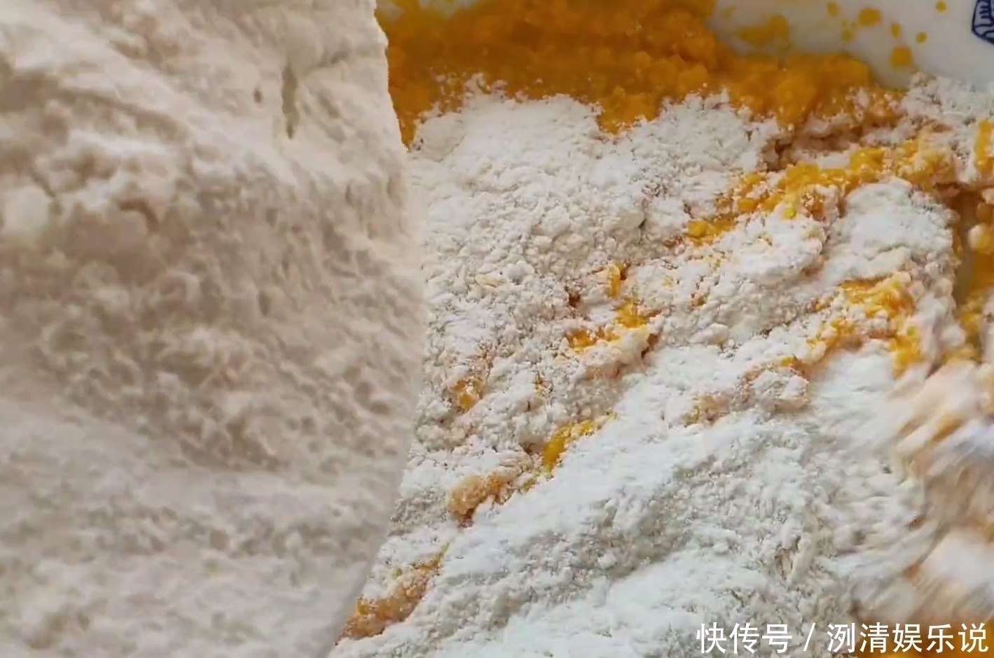 南瓜小馒头|半个南瓜,一碗牛奶,不用发面,奶香浓郁,松软香甜,孩子抢着吃