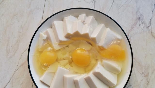 做法|豆腐和鸡蛋一起搭配做,营养又美味,做法简单容易学