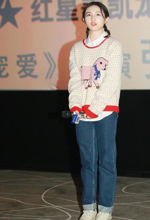 穿搭|卫衣全塞裤子里已经过时了，学小姐姐的穿搭，时髦又减龄
