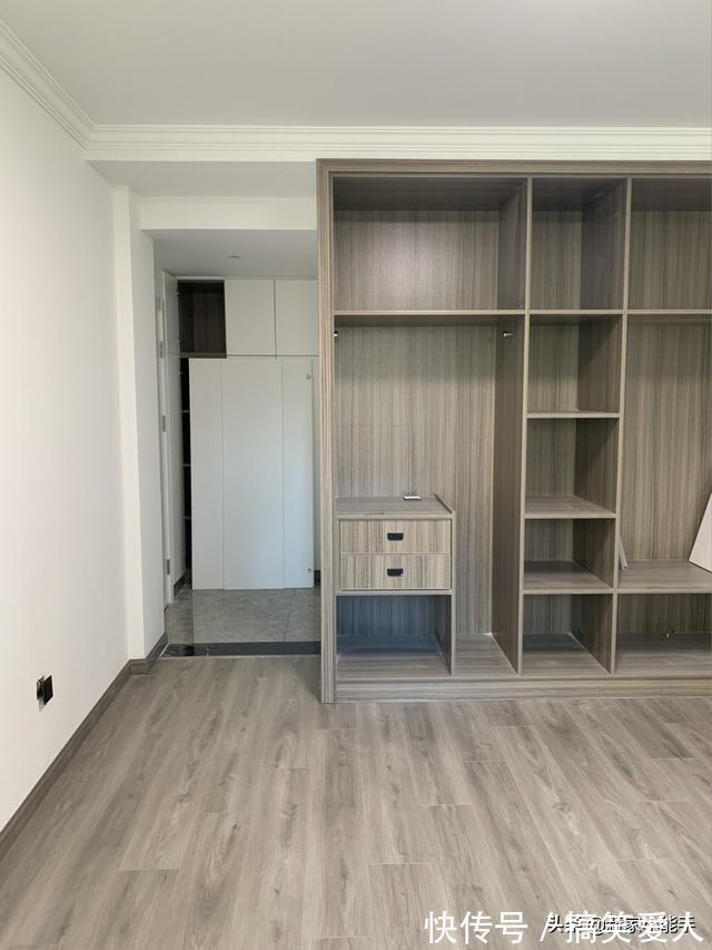 装修|三个月硬装完工，墙面刮白，地面铺灰色瓷砖，效果非常满意，晒晒