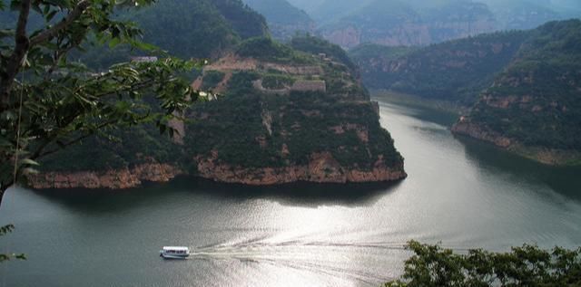 河北又一景点走红，湖面形状奇特，人称邯郸“小桂林”，公交直达