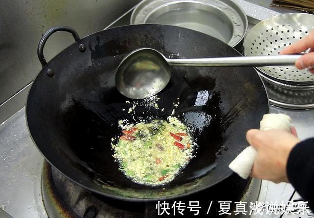 鸡粉|酸菜牛肉想要和饭店一样好吃，处理酸菜有技巧，做对了才酸爽嫩滑