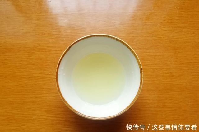 柠檬别只知道泡水喝，用来做蛋糕，滋味妙不可言，口味清新好喜欢